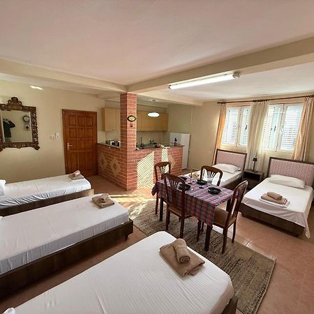 Shkodra Guest House 2 Buitenkant foto