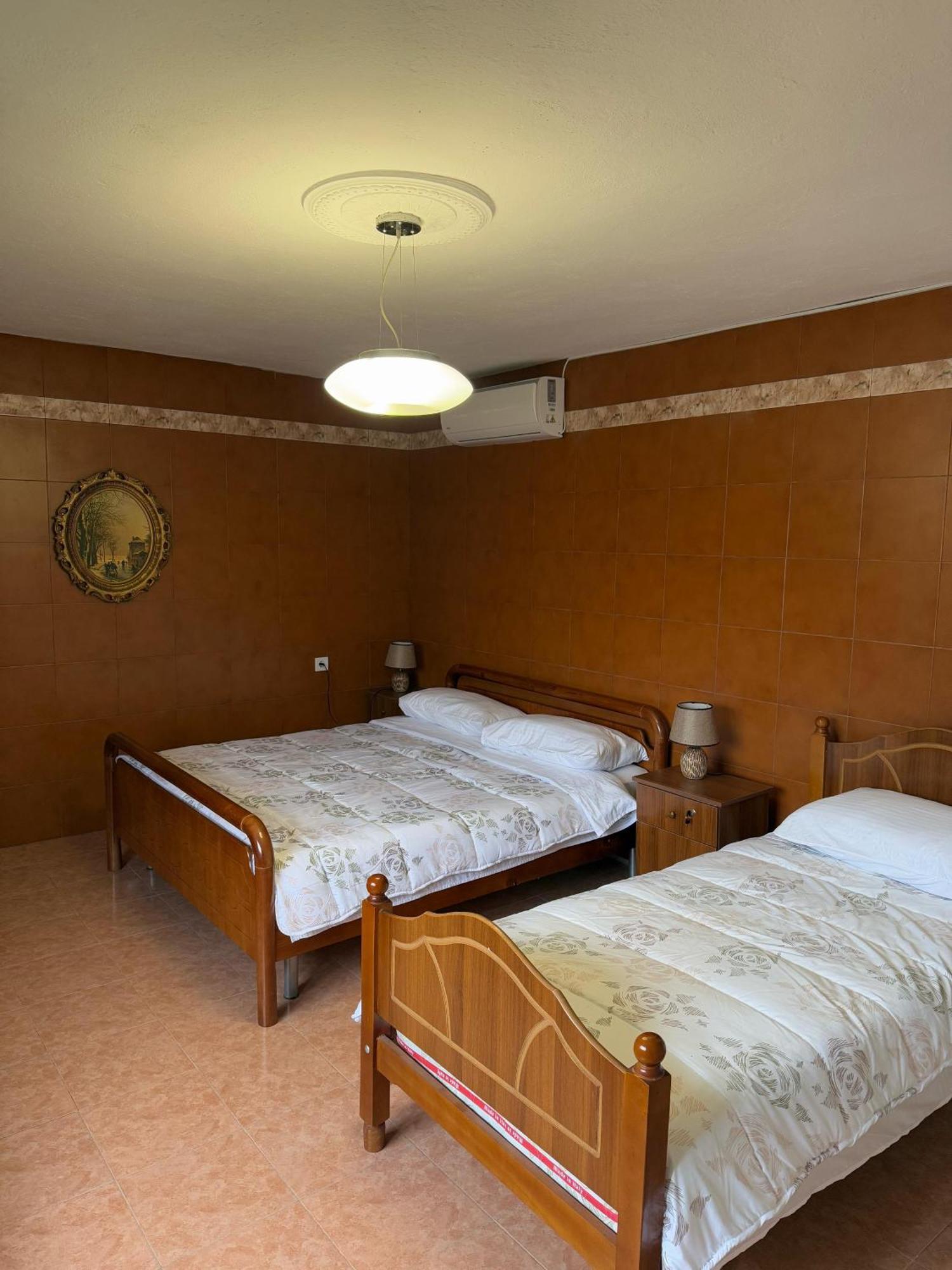 Shkodra Guest House 2 Buitenkant foto