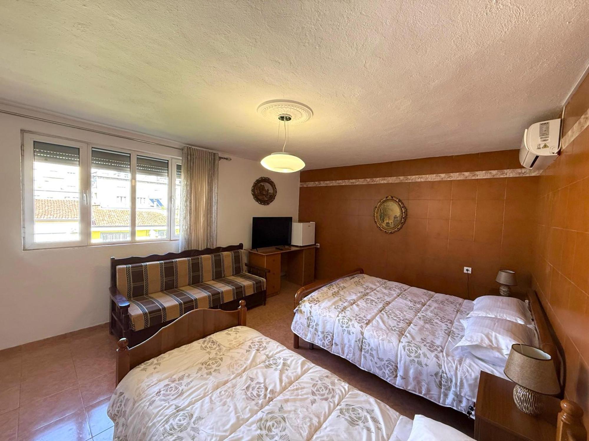 Shkodra Guest House 2 Buitenkant foto