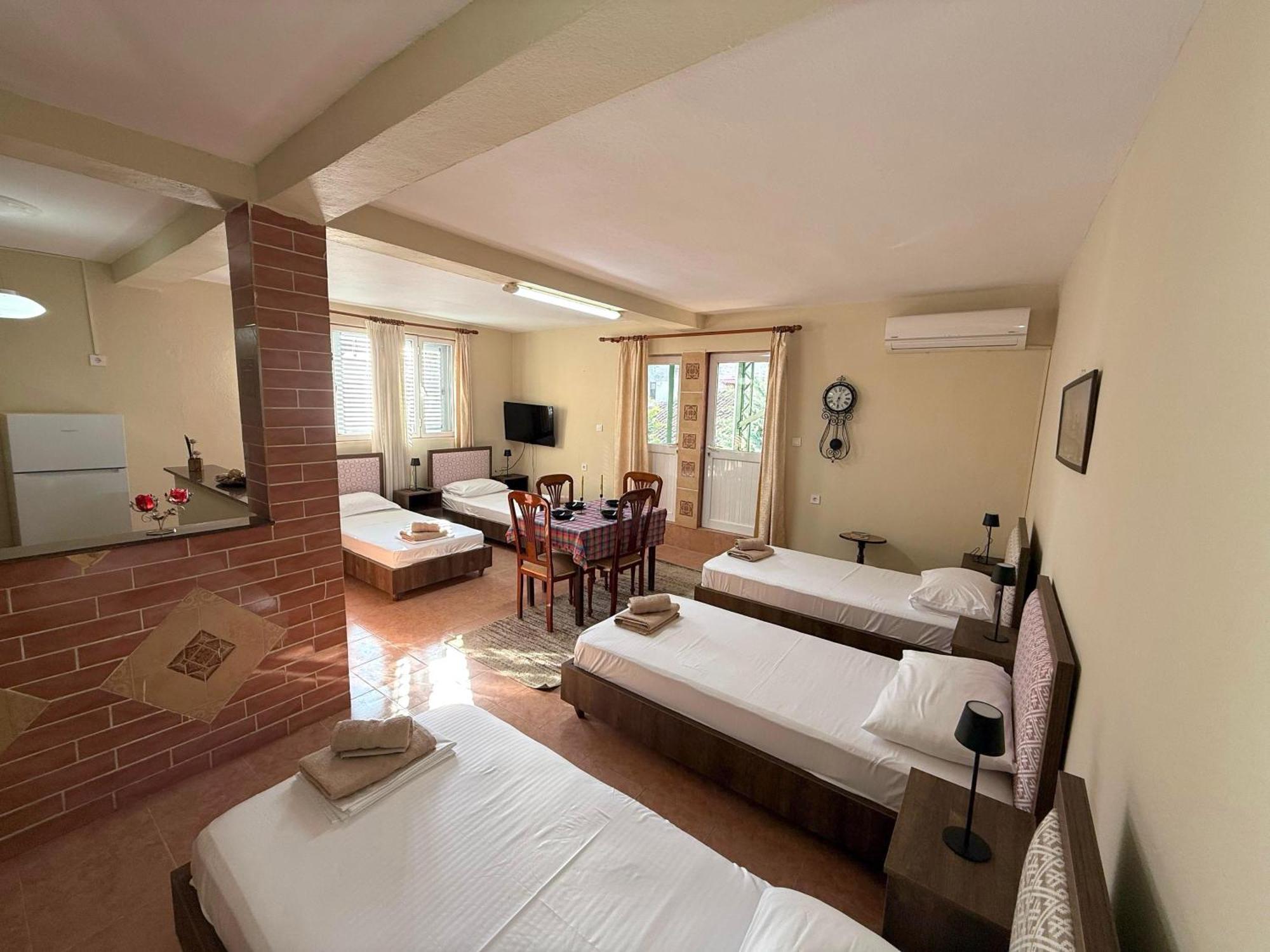 Shkodra Guest House 2 Buitenkant foto