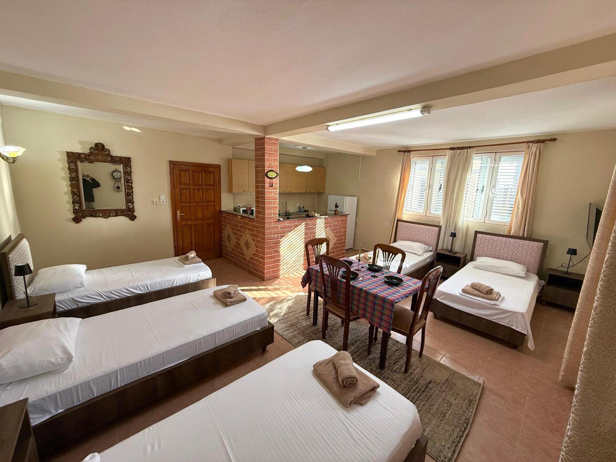 Shkodra Guest House 2 Buitenkant foto