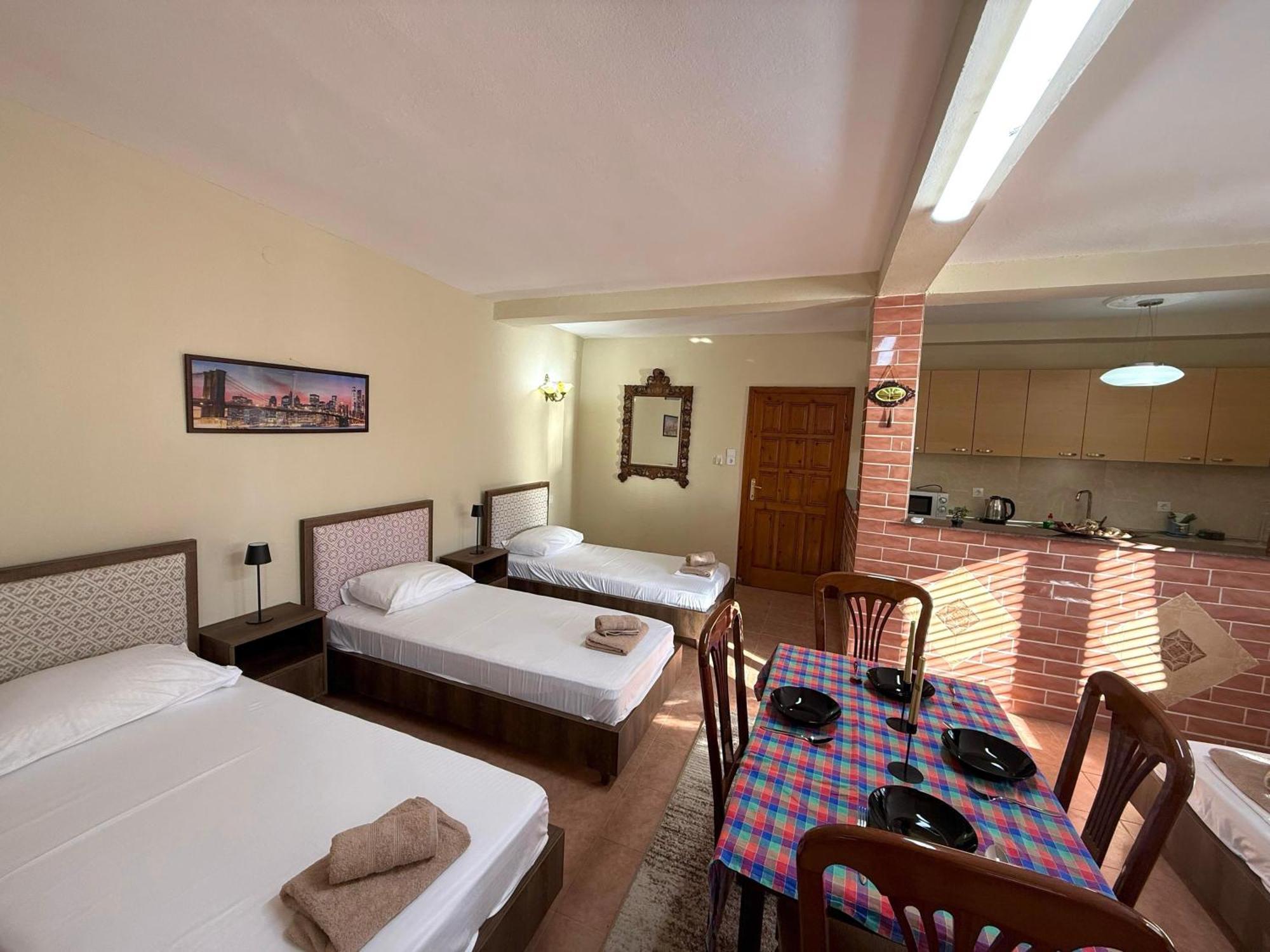Shkodra Guest House 2 Buitenkant foto