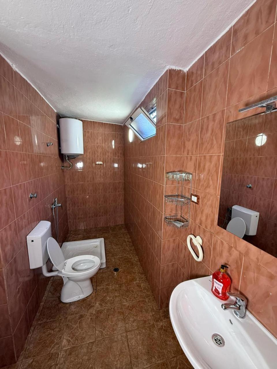 Shkodra Guest House 2 Buitenkant foto